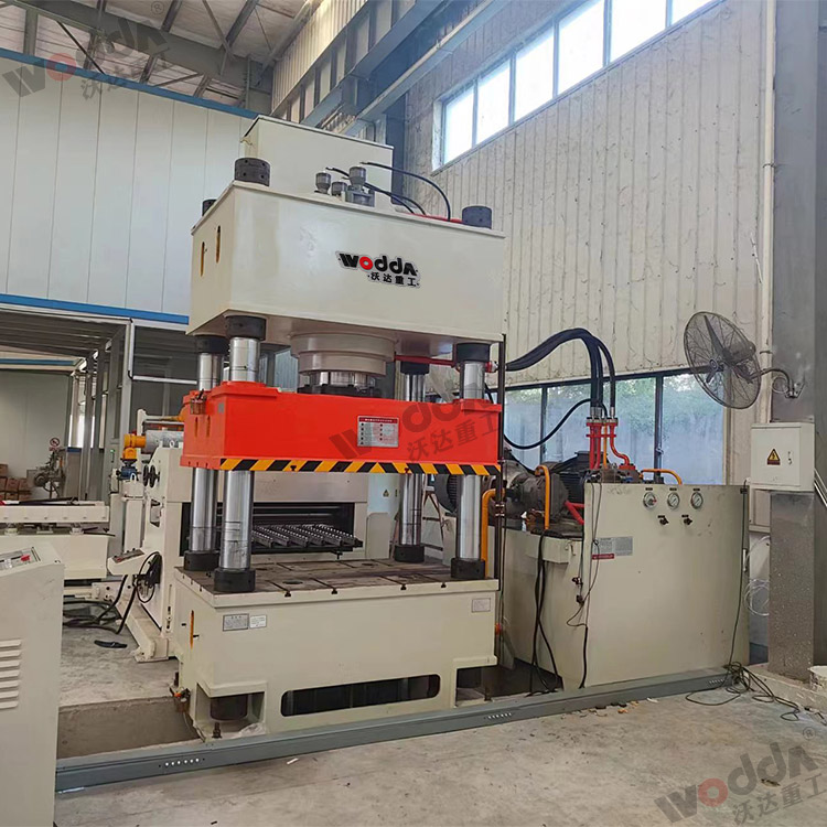 500噸液(ye)壓拉伸機(ji)客戶現場(chǎng)1 500噸液壓拉(la)伸機客戶(hu)現場1