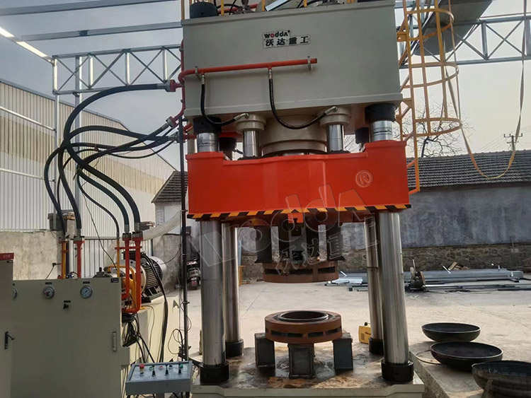 800噸封頭(tou)沖壓機(ji) 800噸封頭(tou)沖壓機(ji)