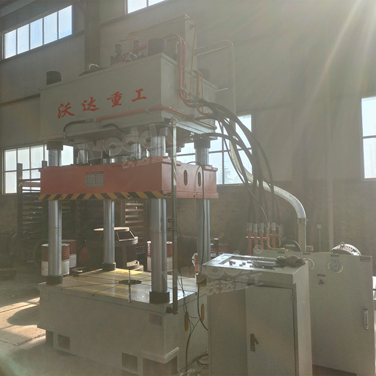 315噸封(feng)頭拉伸機 315噸封頭(tou)拉伸機