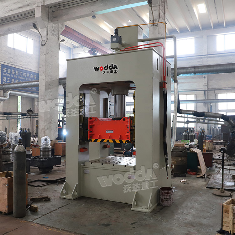 200噸框(kuang)架式薄(bao)闆拉伸(shēn)機 200噸框(kuang)架式薄(bao)闆拉伸(shēn)機