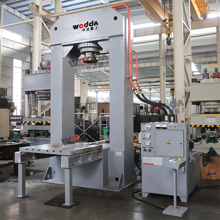 315噸(dun)龍門式液壓機 315噸(dun)龍門式液壓機