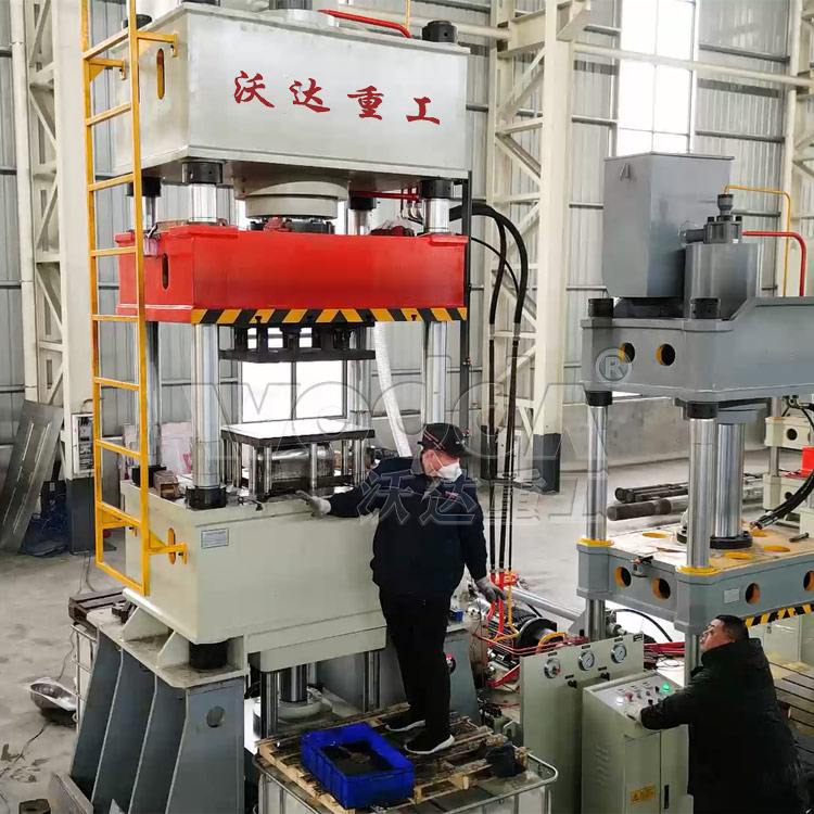 315噸不(bú)鏽鋼蹲(dun)便器拉(lā)伸機