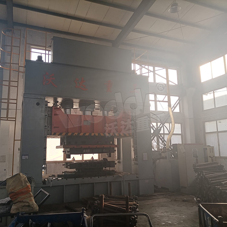 1000噸(dūn)汽車配件(jiàn)拉伸液壓(ya)機（框架式(shì)）