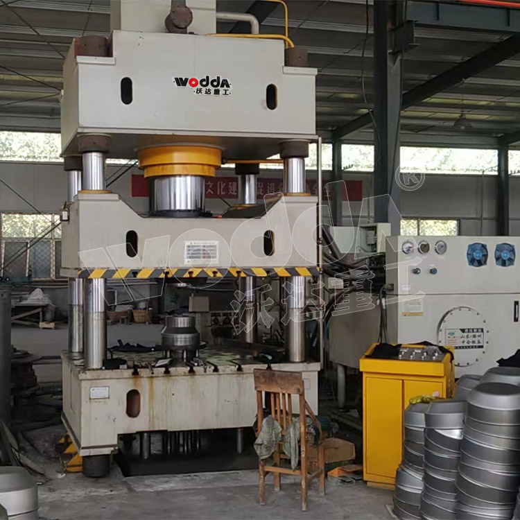 500噸不(bú)鏽鋼封(fēng)頭拉伸(shen)機 500噸不(bu)鏽鋼封(feng)頭拉伸(shen)機