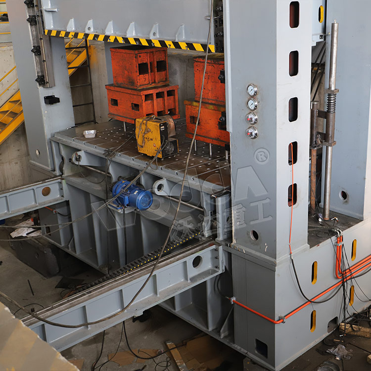 630噸框架式(shi)液壓機 630噸框(kuang)架式液壓機(jī)