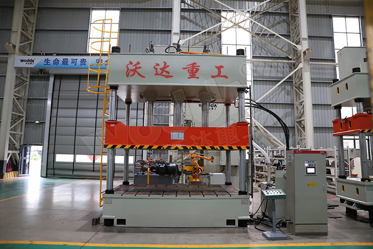 315噸(dūn)汽車内(nèi)飾件液(ye)壓機 315噸(dun)汽車内(nèi)飾件液(ye)壓機