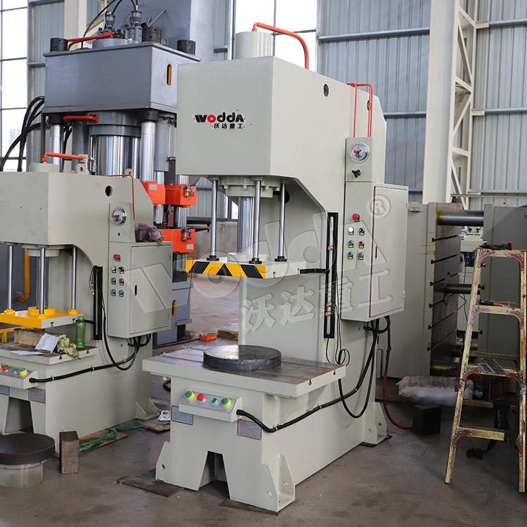 50噸單柱(zhù)液壓機(ji) 50噸單柱(zhu)液壓機(ji)