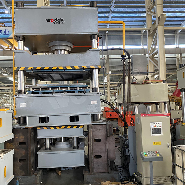 400噸拉伸液(yè)壓機帶液壓墊(nian) 400噸拉伸液壓機(jī)帶液壓墊