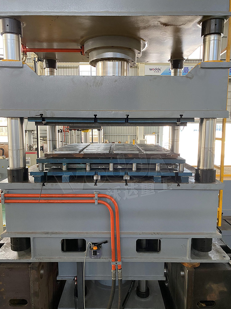 400噸拉伸機(ji)(工作台及液壓(yā)墊) 400噸拉伸機(工(gōng)作台及液壓墊(nian))