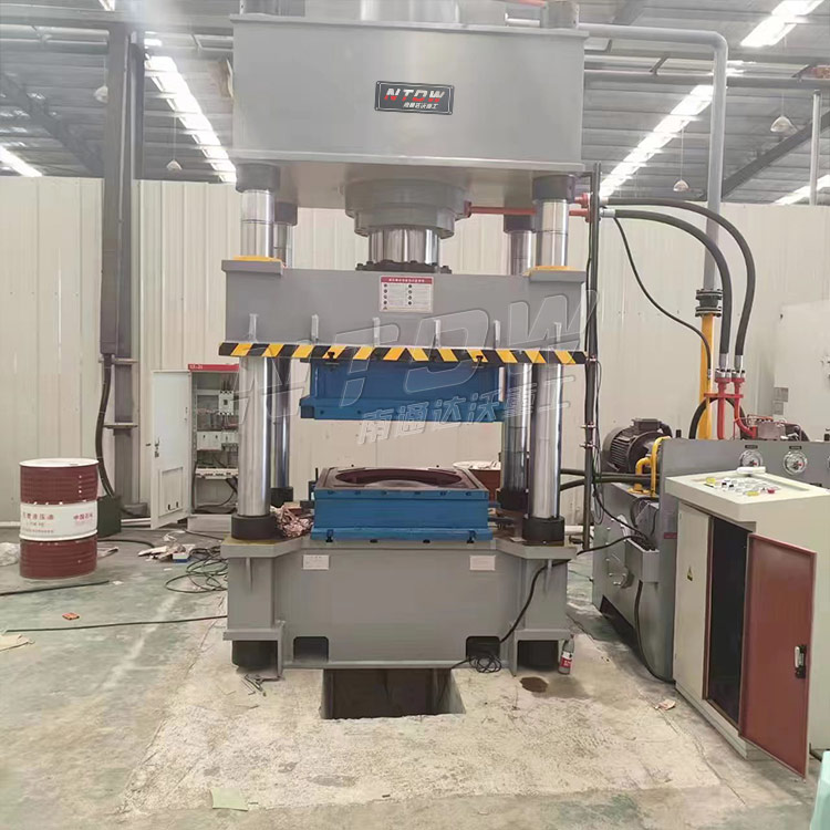 400噸不鏽(xiu)鋼水箱拉伸(shēn)液壓機