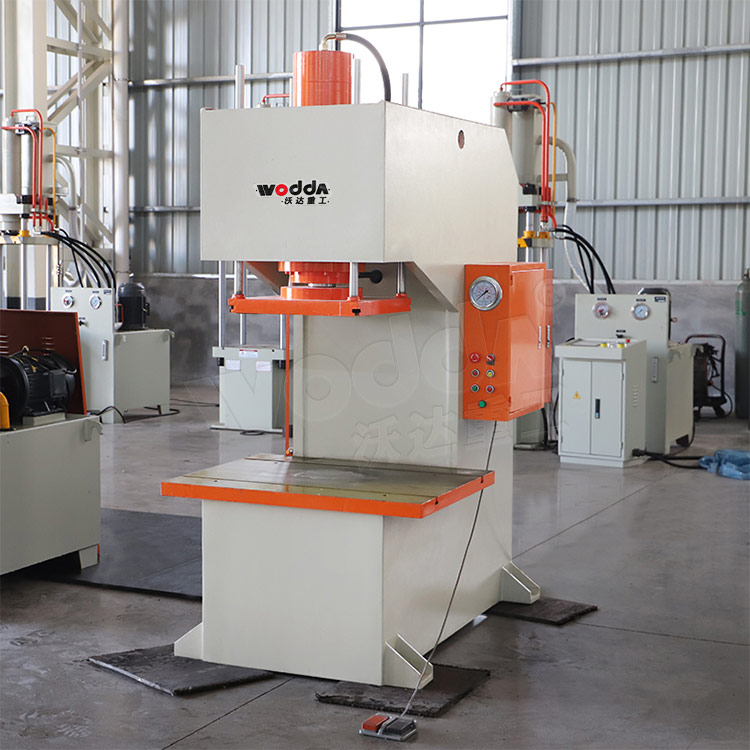 C型63噸單柱液壓(ya)機 C型63噸單柱液壓(yā)機