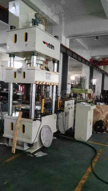 拉伸消防水帶(dài)纏繞機側闆壓力(li)機 拉伸消防水帶(dai)纏繞機側闆壓力(li)機