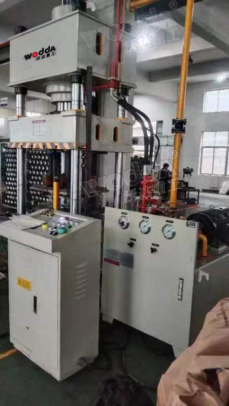 315噸四(sì)柱拉伸液壓機 315噸(dun)四柱拉伸液壓機(jī)