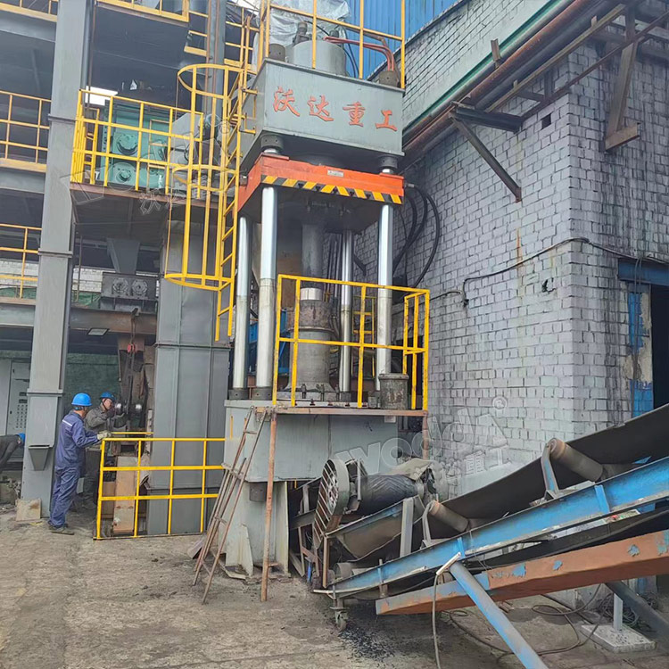 630噸全自動粉(fěn)末液壓機 630噸全自(zi)動粉末液壓機