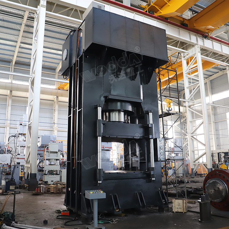 1800噸框架式(shì)液壓機車間(jiān)調試 1800噸框架(jia)式液壓機車(chē)間調試