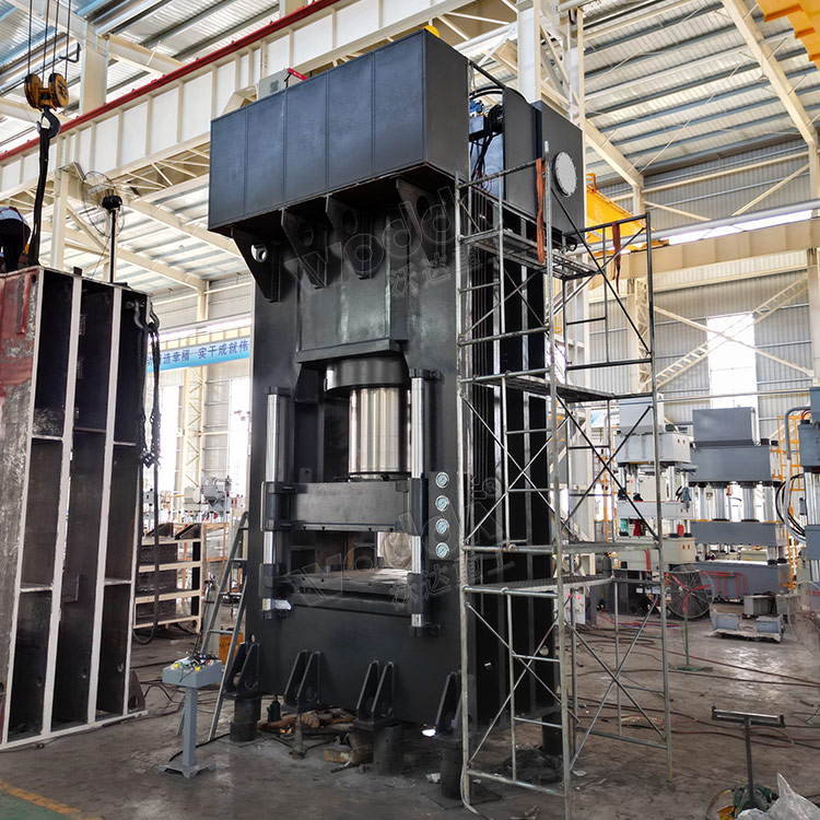 1800噸框架式油(yóu)壓機 1800噸框架式油(yóu)壓機