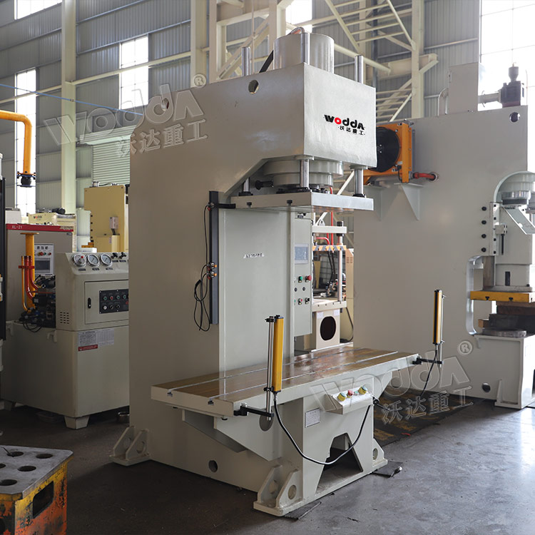 200噸單(dan)臂液壓機 200噸單臂(bì)液壓機