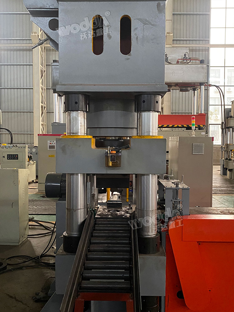 錨杆托(tuo)盤自動出(chu)料