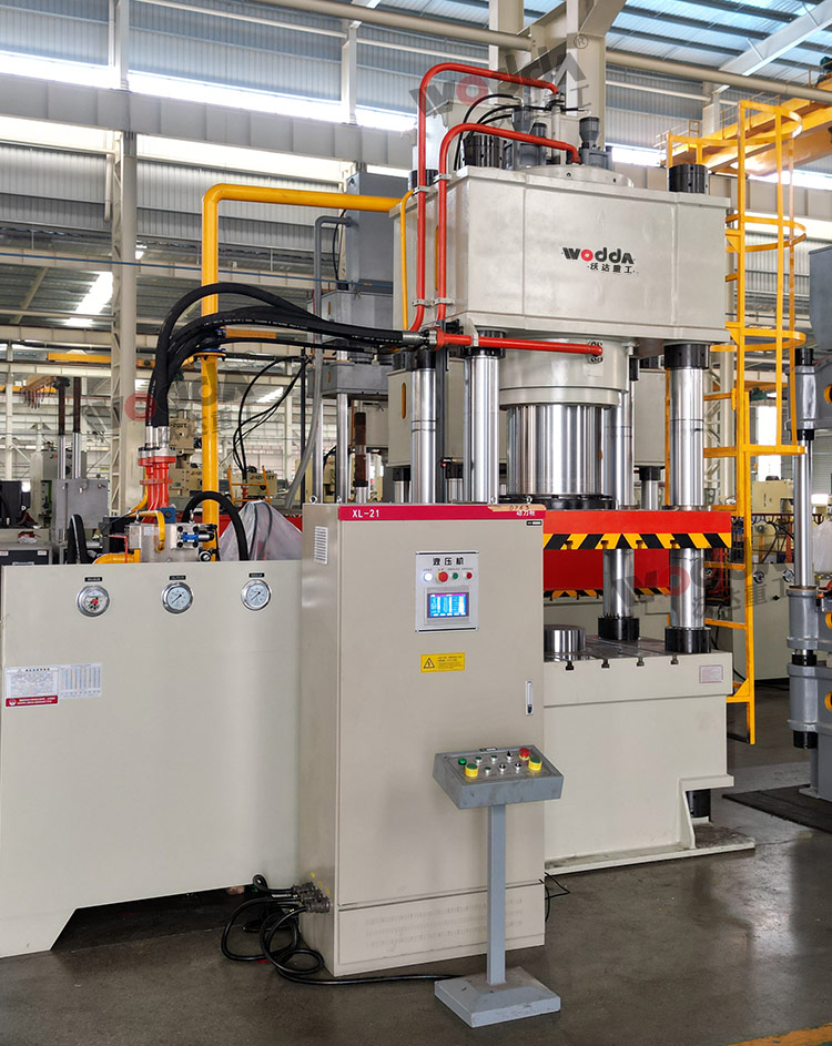 伺服800噸(dūn)三梁四柱液壓(ya)機