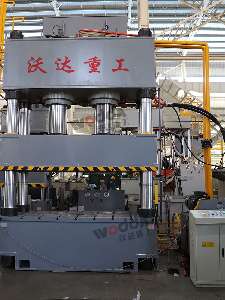 雙(shuang)缸800噸四(sì)柱液壓(yā)機