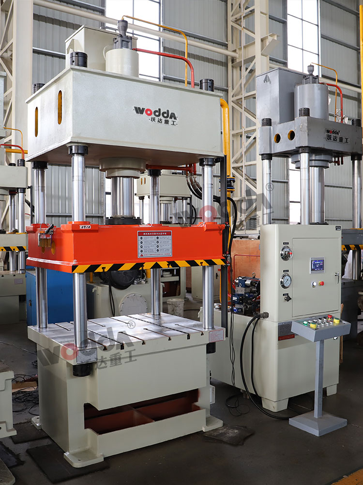 100噸三(sān)梁四柱液壓機 100噸(dūn)三梁四柱液壓機(ji)