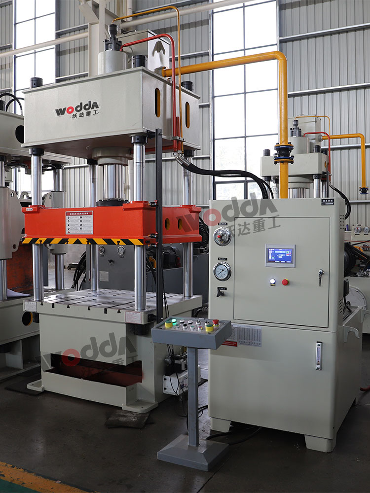 100噸四柱液(ye)壓機車間展示 100噸(dun)四柱液壓機車間(jiān)展示