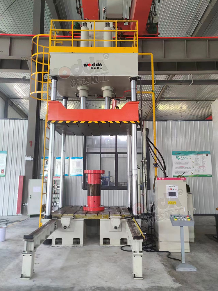 200噸四(si)柱液壓機帶移動(dòng)工作台客戶現場(chang) 200噸四柱液壓機帶(dai)移動工作台客戶(hù)現場