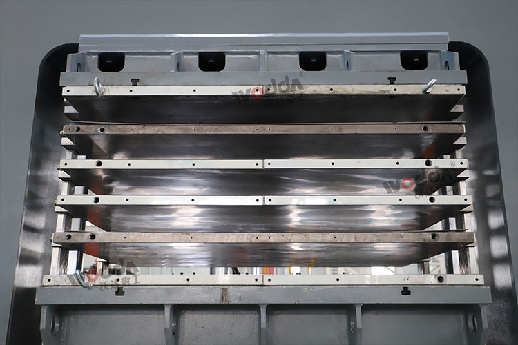 多層(ceng)熱壓闆 多層熱(rè)壓闆