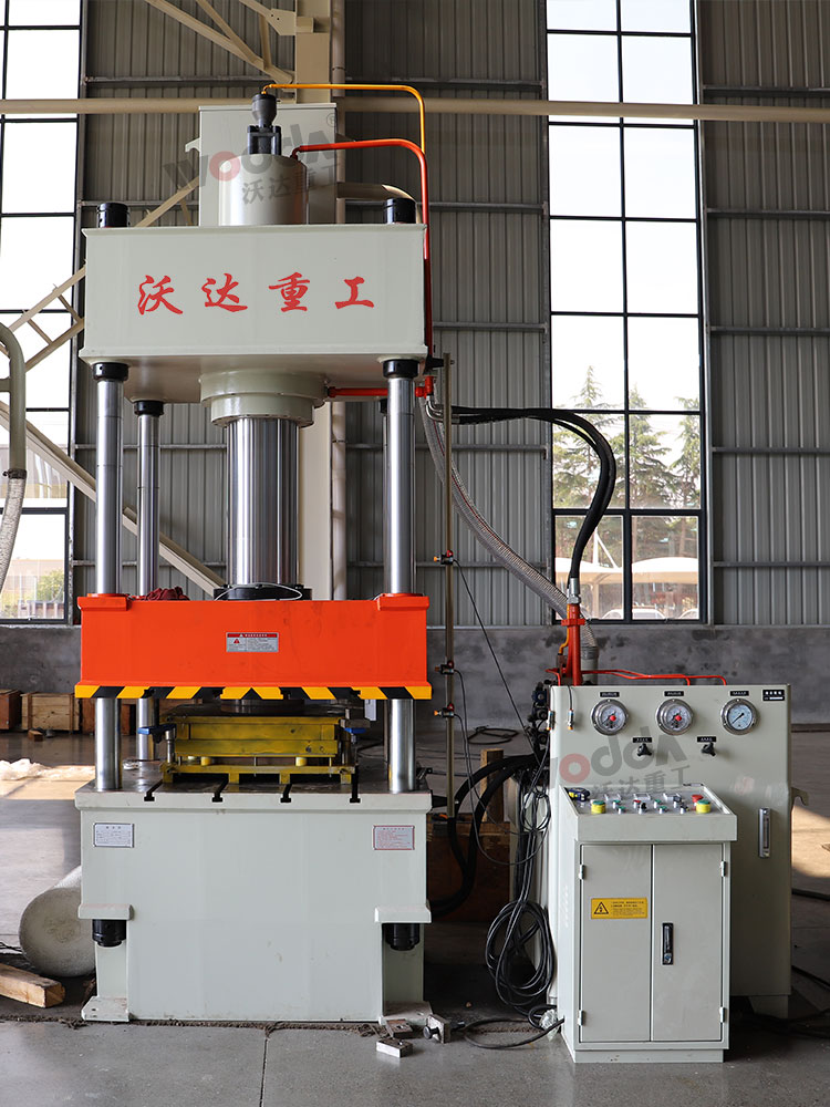 200噸三梁(liáng)四柱沖壓機 200噸(dūn)三梁四柱沖壓(yā)機