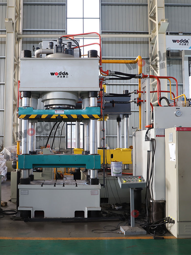 630噸牛羊(yáng)舔磚液壓(ya)機車間試(shì)機 630噸牛羊(yáng)舔磚液壓(ya)機車間試(shì)機