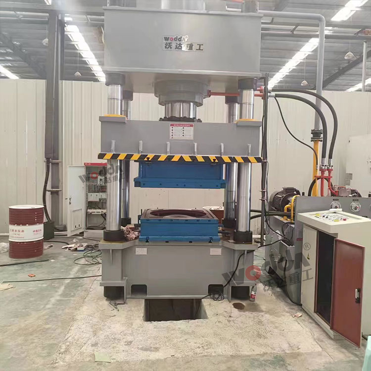 400噸不鏽鋼水(shui)箱闆拉伸液(ye)壓機 400噸不鏽(xiu)鋼水箱闆拉(lā)伸液壓機