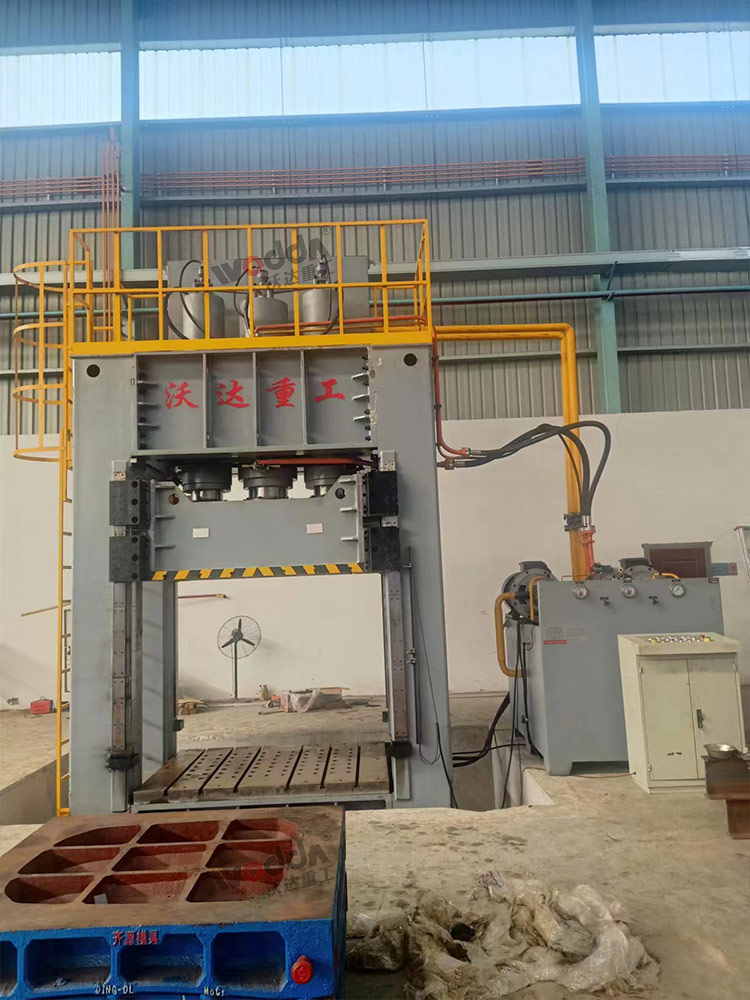 800噸(dun)框架式(shì)薄闆拉(la)伸液壓(yā)機 800噸框(kuàng)架式薄(bao)闆拉伸(shēn)液壓機(ji)