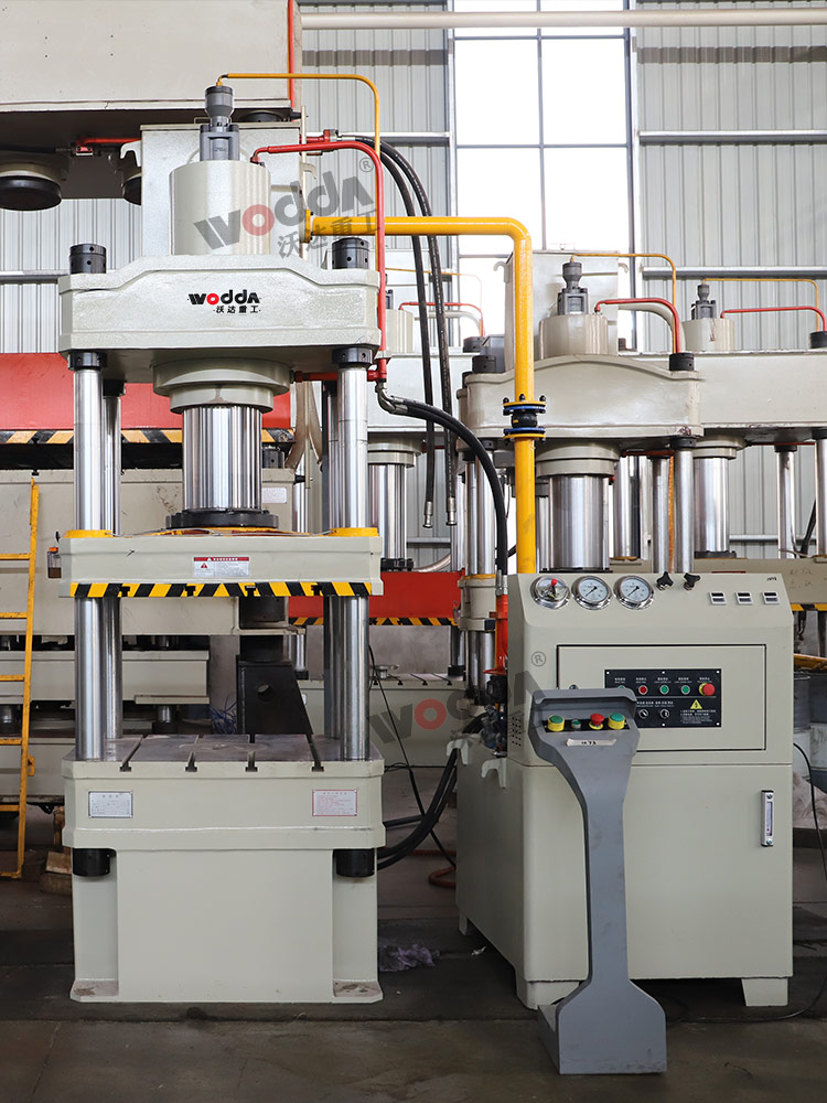 200噸四(sì)柱拉伸機