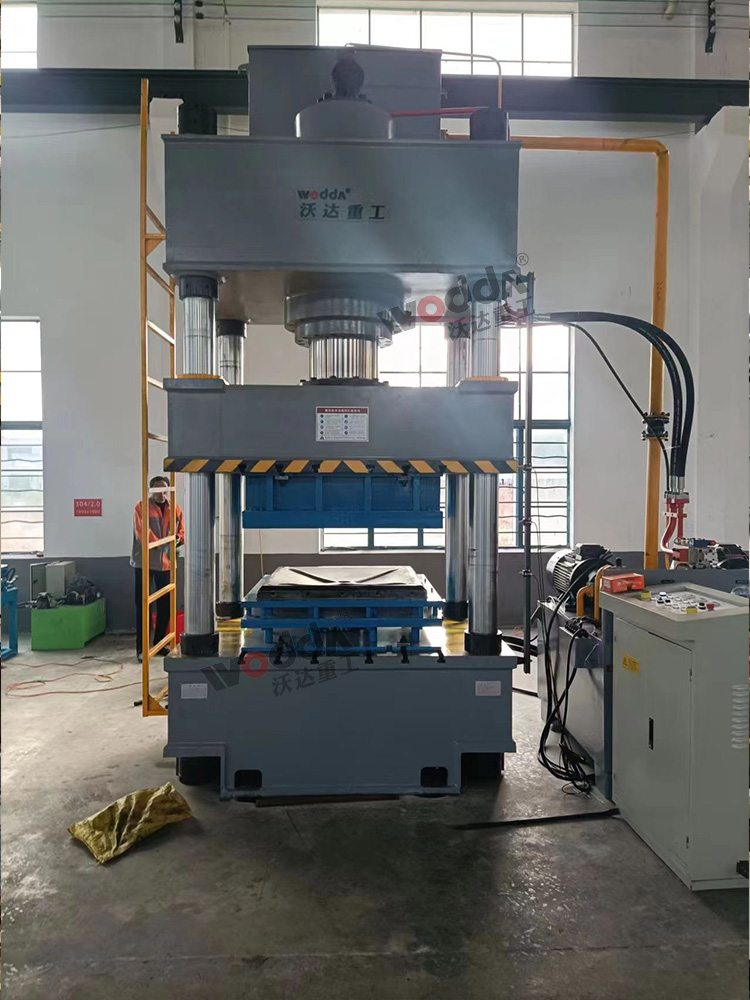 500噸(dūn)不鏽鋼(gāng)米字形(xing)水箱闆(pan)拉伸機(ji) 500噸不鏽(xiù)鋼米字(zì)形水箱(xiang)闆拉伸(shen)機