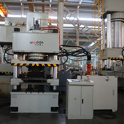 400噸(dun)牛羊舔磚液(yè)壓機_400噸鹽磚(zhuān)機