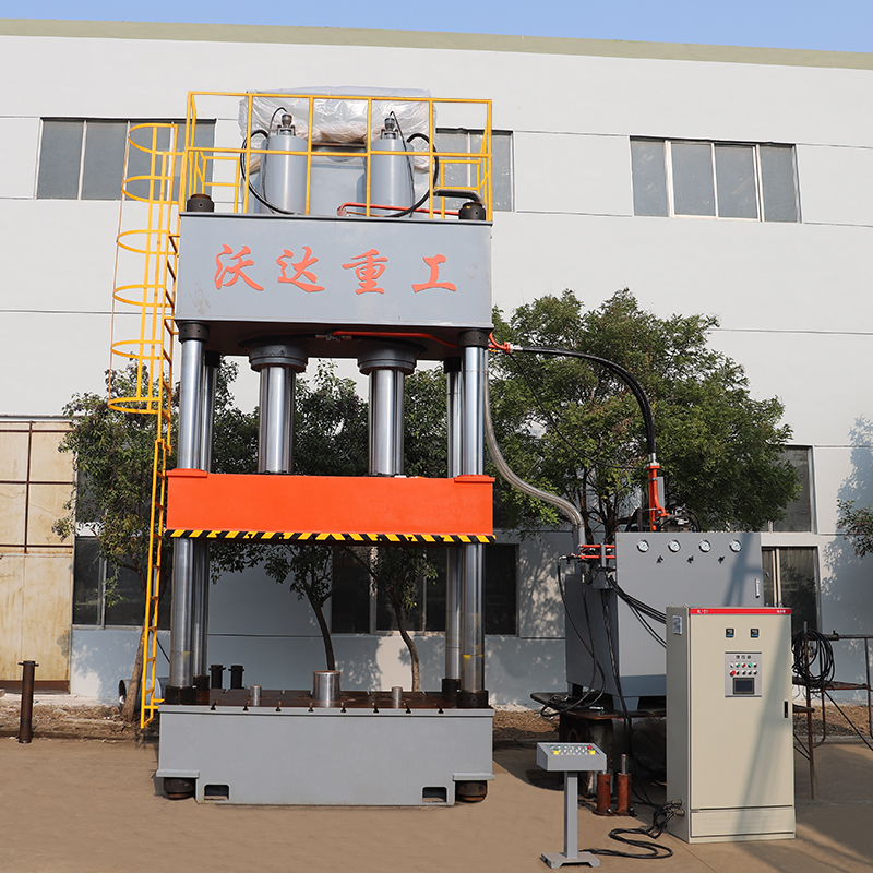 800噸(dun)雙缸四(sì)柱液壓(ya)機