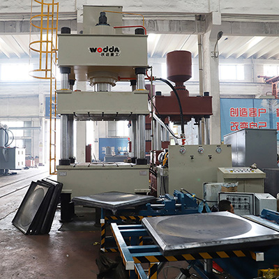 500噸不鏽(xiu)鋼水箱液(yè)壓機