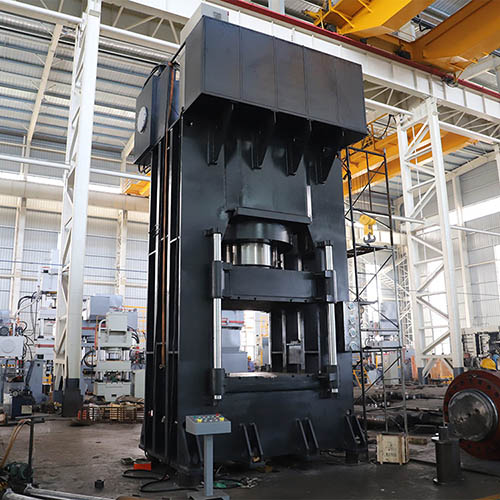 1800噸龍門框架(jia)式液壓機-木屑(xiè)托盤壓制設備(bei)