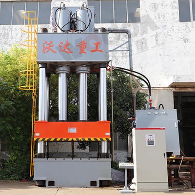 1500噸(dun)液壓機_1500噸三(san)梁四柱液壓(yā)機