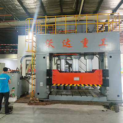 1000噸(dūn)框架式薄闆拉(lā)伸液壓機_1000噸框(kuang)架液壓機