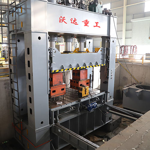 630噸框(kuàng)架式液(yè)壓機