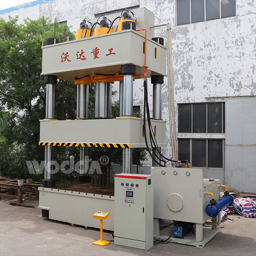 1800T三梁四柱液壓(ya)機