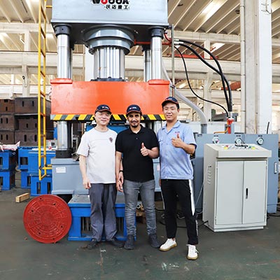 玻璃鋼(gang)複合樹脂井蓋熱(re)壓成型液壓機