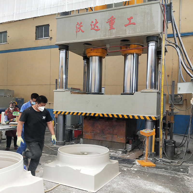 玻(bō)璃鋼風機罩成型(xíng)液壓機