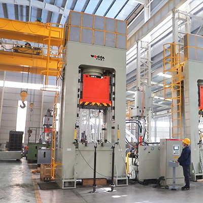 630噸(dūn)龍門/框架式液(yè)壓機