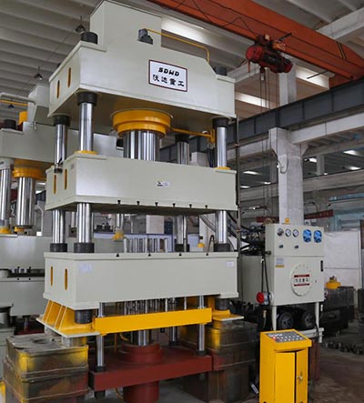 630噸不鏽鋼水槽(cao)拉伸成型液壓(yā)機_液壓機價格(gé)